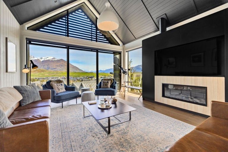 Photo of property in 17 Falconer Rise, Jacks Point, Queenstown, 9371