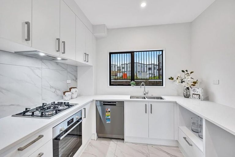 Photo of property in 16b Putiputi Way, Papakura, 2110