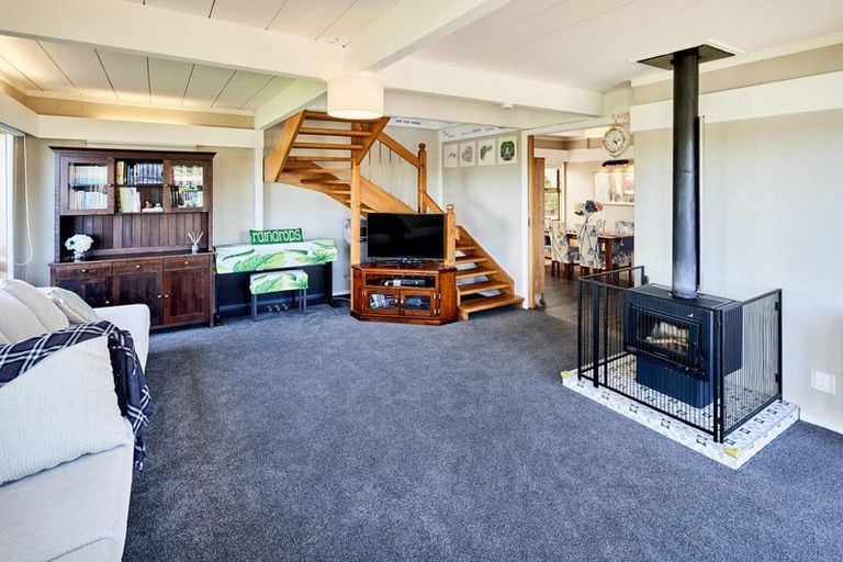 Photo of property in 33 Acacia Avenue, Maungaraki, Lower Hutt, 5010