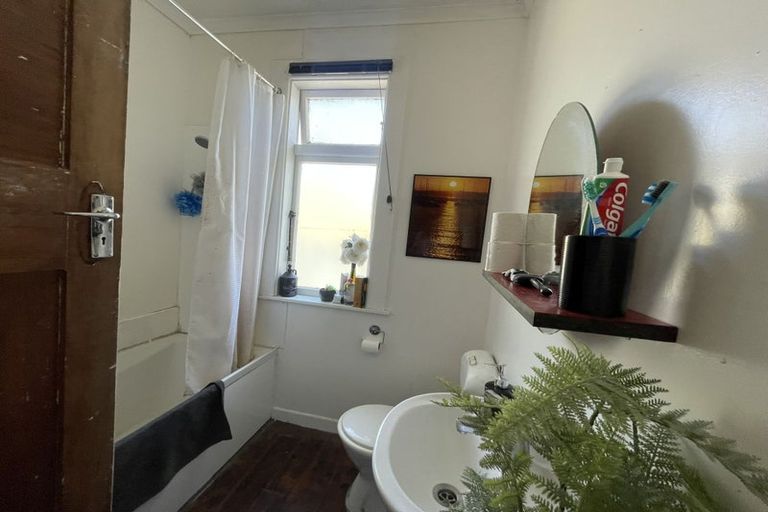 Photo of property in 24 Imperial Terrace, Melrose, Wellington, 6022