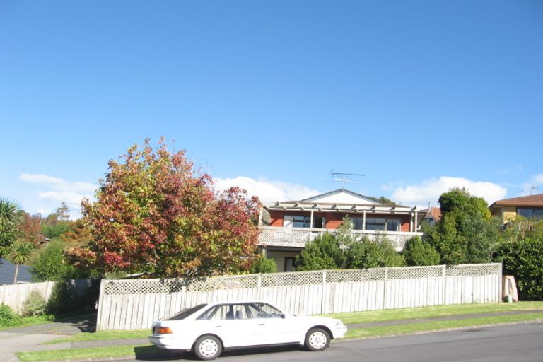Photo of property in 32 Charles Dickens Drive, Mellons Bay, Auckland, 2014