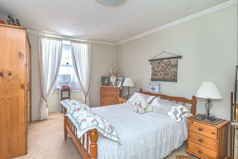 Photo of property in 2 Avon Street, Levin, 5510