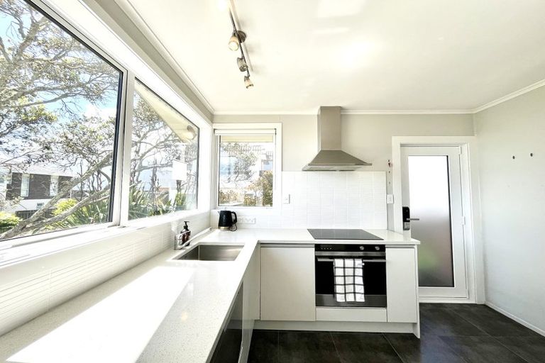 Photo of property in 3/35 Rangitoto Terrace, Milford, Auckland, 0620