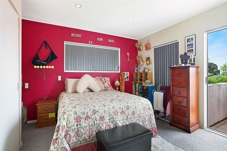 Photo of property in 13 Vodanovich Road, Te Atatu South, Auckland, 0610