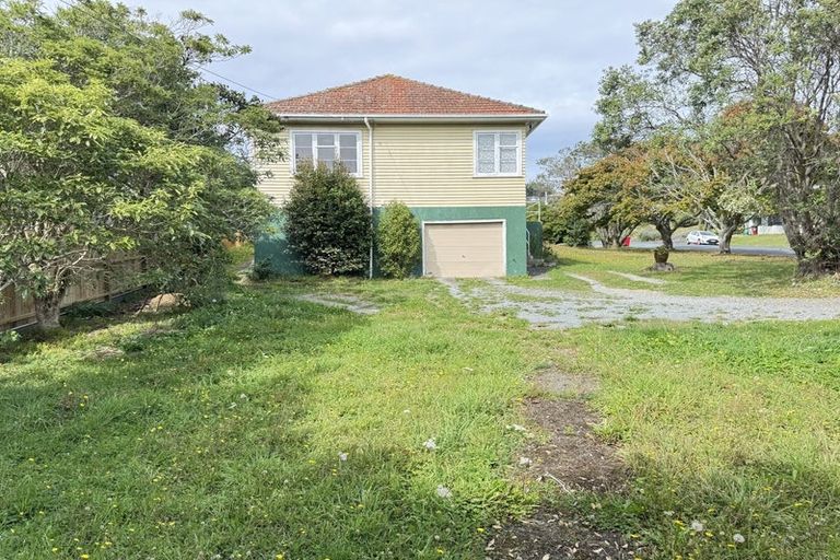 Photo of property in 17 Raroa Terrace, Tawa, Wellington, 5028