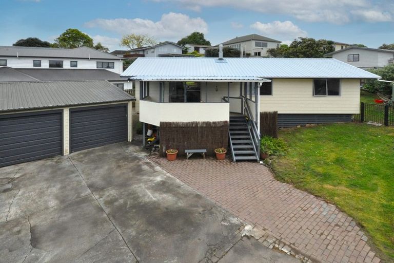 Photo of property in 2/7 Banksia Place, Goodwood Heights, Auckland, 2105