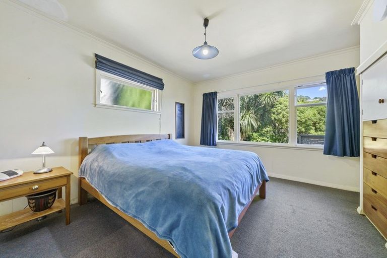 Photo of property in 56 Tio Tio Road, Miramar, Wellington, 6022