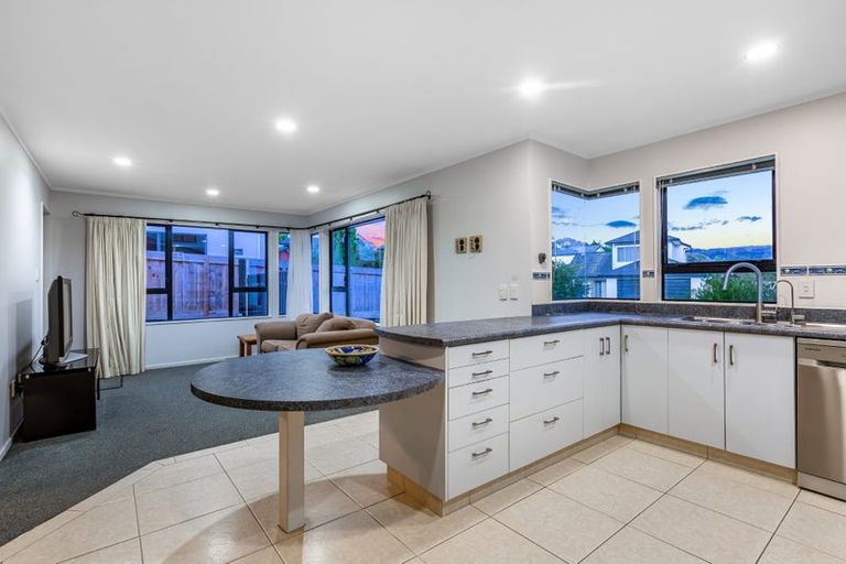 Photo of property in 14 Bowman Place, Whitby, Porirua, 5024