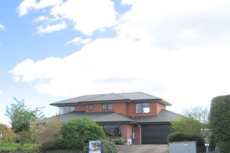 Photo of property in 74 Harvey Street, Waipahihi, Taupo, 3330