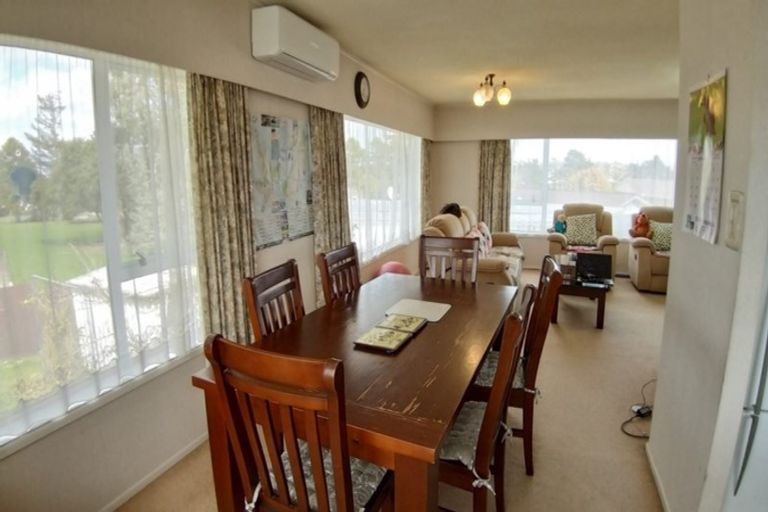 Photo of property in 18 Tupaki Place, Pakuranga Heights, Auckland, 2010