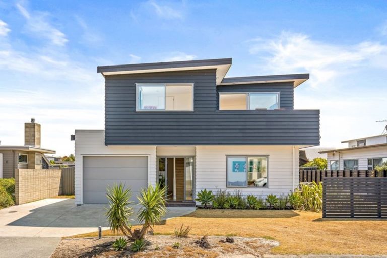 Photo of property in 10 Te Mauri Place, Omaha, 0986