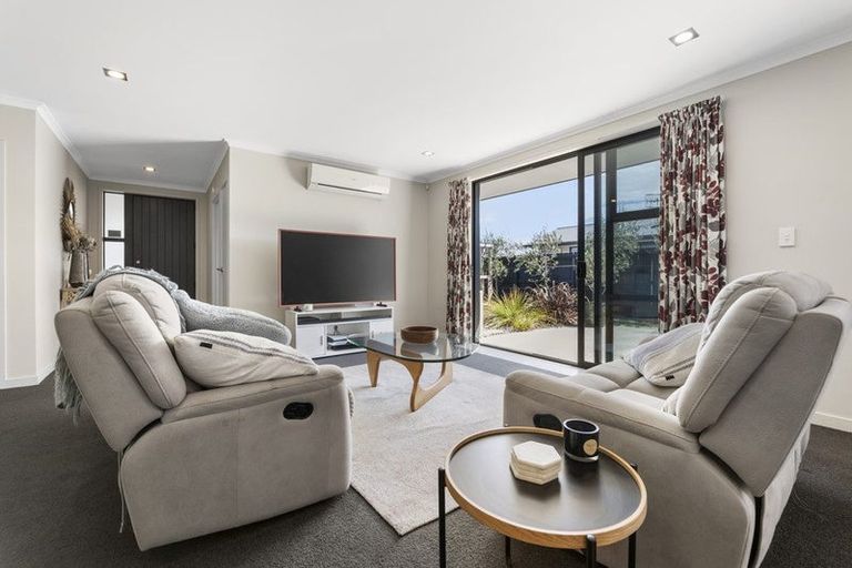 Photo of property in 10 Butterworth Crescent, Papamoa Beach, Papamoa, 3118