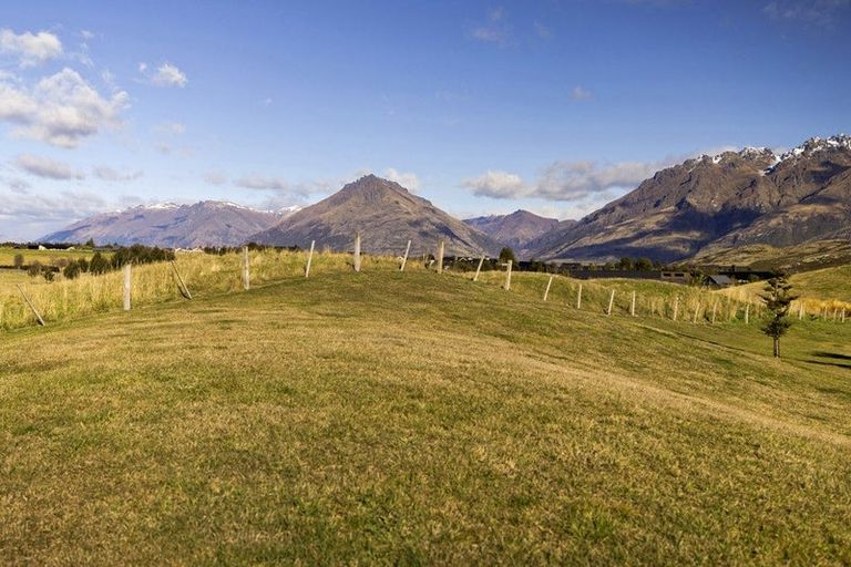 Photo of property in 4 Stockyard Lane, Jacks Point, Queenstown, 9371
