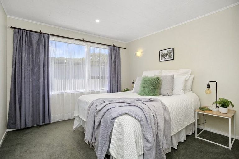 Photo of property in 32 Collins Avenue, Tawa, Wellington, 5028