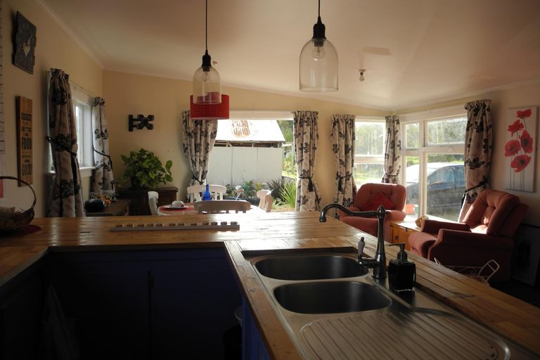 Photo of property in 22 Timaru Road, Waimate, 7924