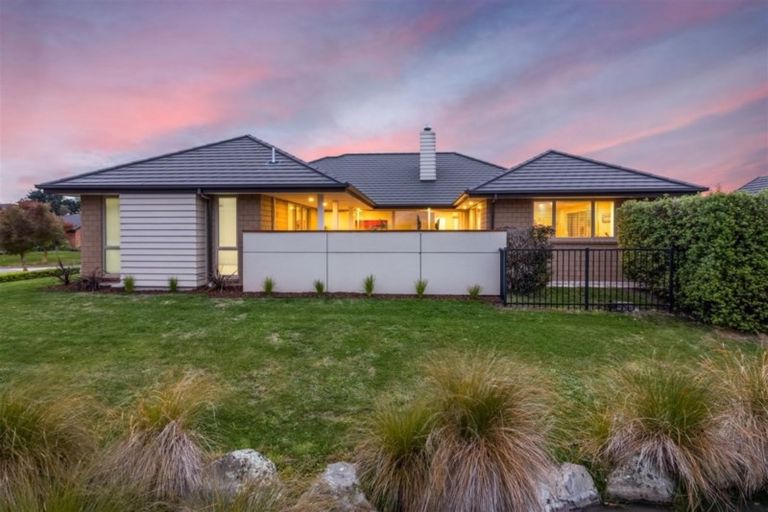 Photo of property in 2 Bernice Crescent, Yaldhurst, Christchurch, 8042