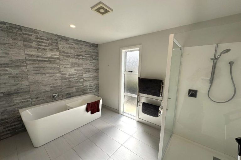 Photo of property in 15 Monaco Grove, Fitzherbert, Palmerston North, 4410