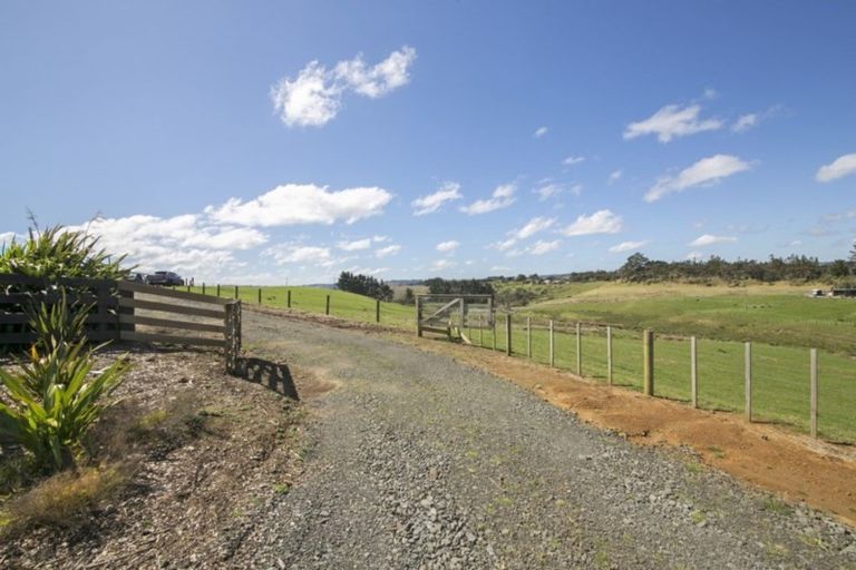 Photo of property in 280a Rimmer Road, Helensville, 0875
