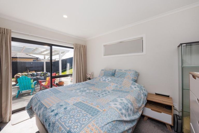 Photo of property in 42 Cyprus Place, Fitzherbert, Palmerston North, 4410