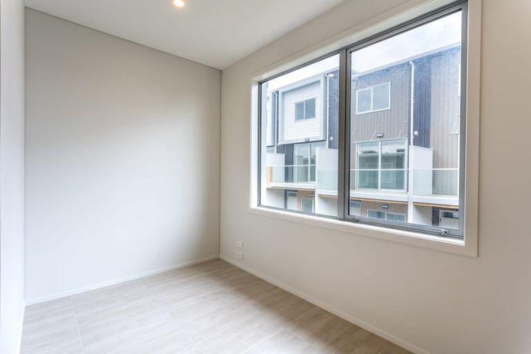 Photo of property in 8 Ceramic Lane, New Lynn, Auckland, 0600