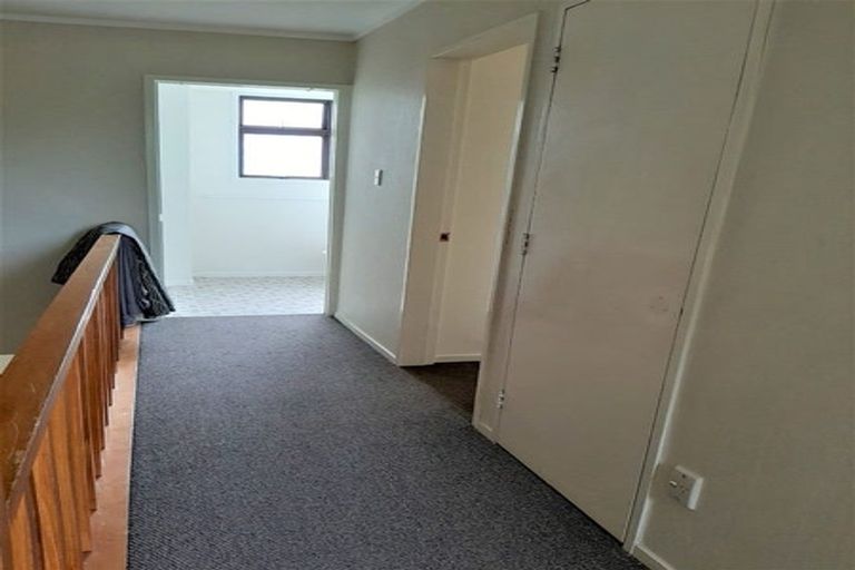 Photo of property in 3/2 Burdendale Grove, Churton Park, Wellington, 6037