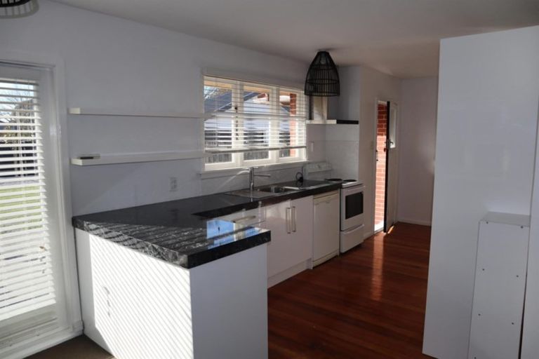 Photo of property in 338 Memorial Avenue, Burnside, Christchurch, 8053