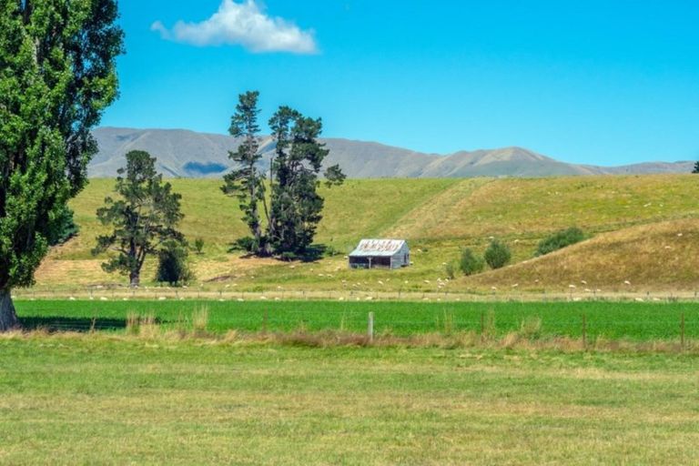 Photo of property in 67 Springs Road, Hornby, Christchurch, 8042