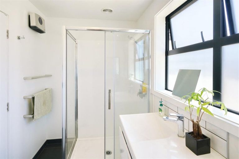 Photo of property in 17 Belfield Street, Dallington, Christchurch, 8061