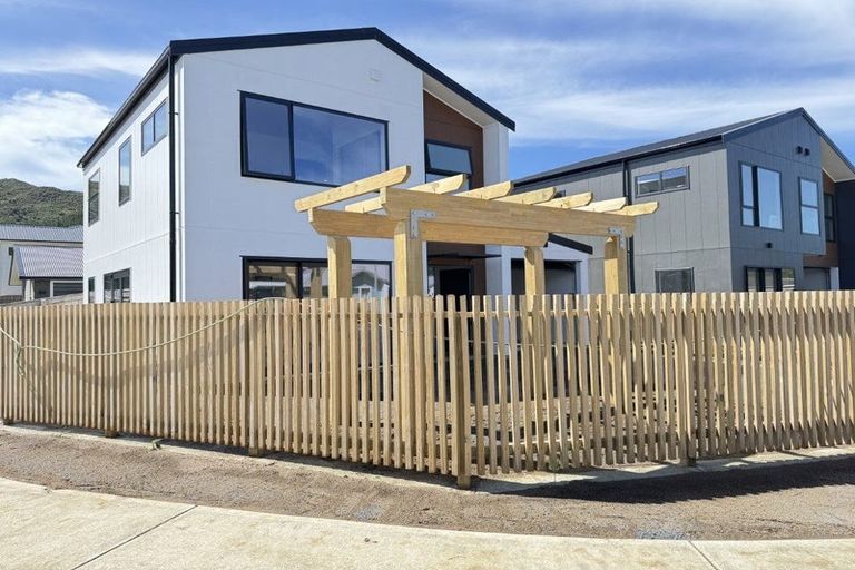 Photo of property in 15 Te Ara O Toroa, Wainuiomata, Lower Hutt, 5014