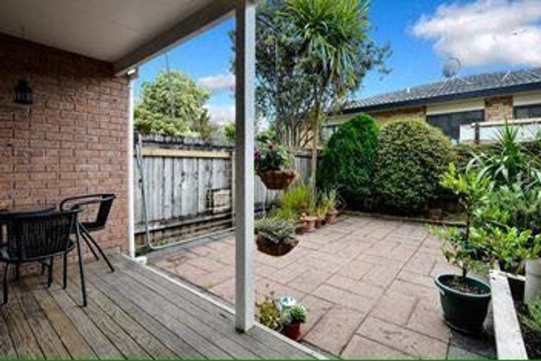 Photo of property in 1/31 Lucienne Drive, Ranui, Auckland, 0612