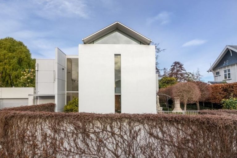 Photo of property in 100 Glandovey Road, Fendalton, Christchurch, 8052