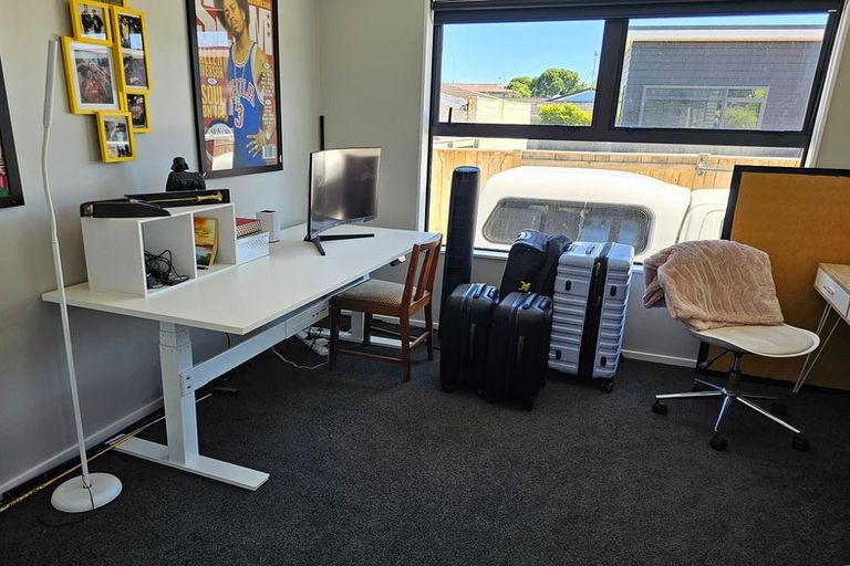 Photo of property in 17a Terry Crescent, Milson, Palmerston North, 4414