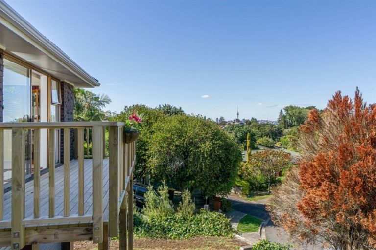 Photo of property in 14 Calman Place, Chatswood, Auckland, 0626