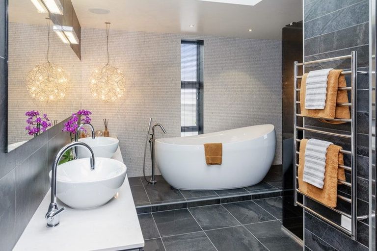 Photo of property in 101 Glenstrae Road, Redcliffs, Christchurch, 8081