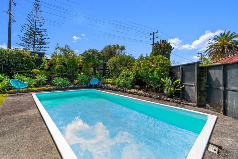 Photo of property in 27 High Road, Glenfield, Auckland, 0629