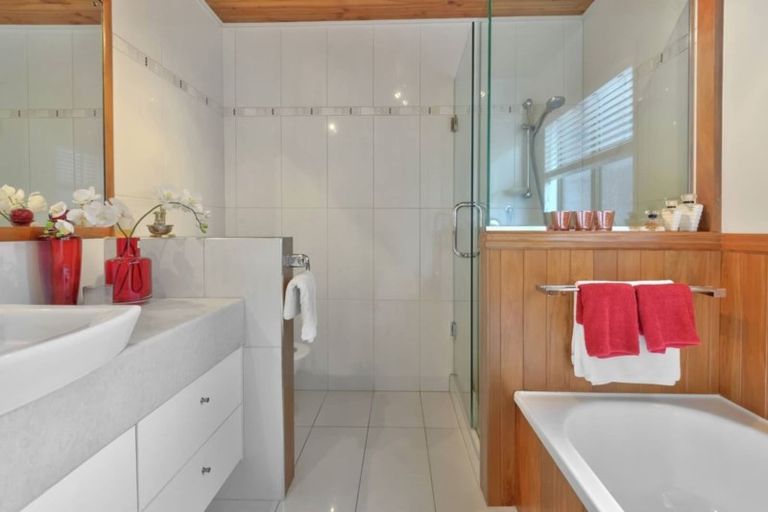 Photo of property in 40c Devon Road, Bucklands Beach, Auckland, 2012