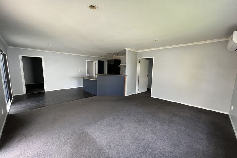 Photo of property in 5 Universal Drive, Henderson, Auckland, 0610