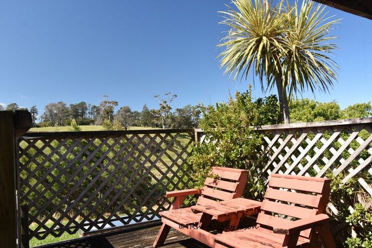 Photo of property in 32 Sandy Beach Road, Tinopai, 0593