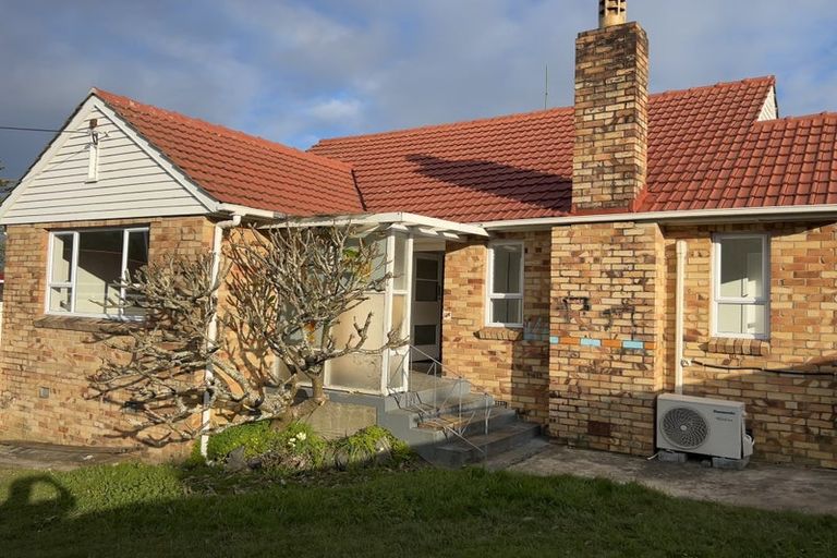 Photo of property in 174 Onewa Road, Northcote, Auckland, 0626