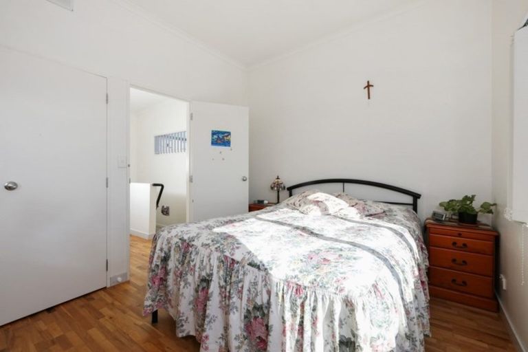 Photo of property in 6 Brashier Circle, Sunnyvale, Auckland, 0612