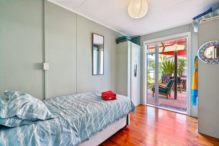 Photo of property in 10 Hall Road, Pataua North, Whangarei, 0175