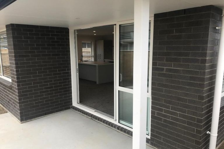 Photo of property in 27 Pohe Street, Waikanae, 5036