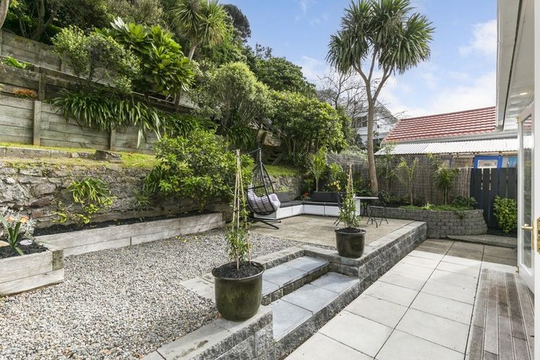 Photo of property in 240 Sutherland Road, Lyall Bay, Wellington, 6022