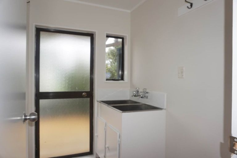 Photo of property in 2/46 Shifnal Drive, Randwick Park, Auckland, 2105