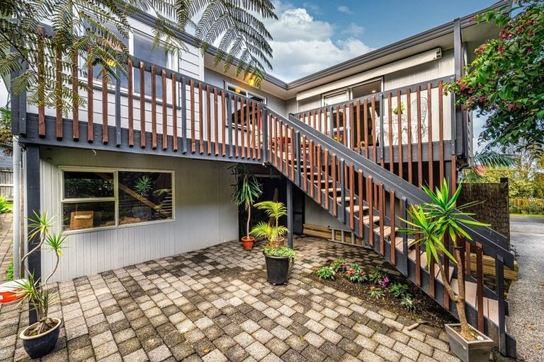 Photo of property in 2/114 Bradbury Road, Botany Downs, Auckland, 2010