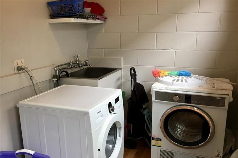 Photo of property in 15 Goddard Grove, Churton Park, Wellington, 6037