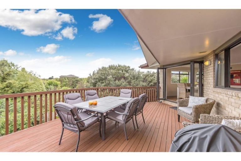 Photo of property in 9 Kingtide Place, Red Beach, 0932