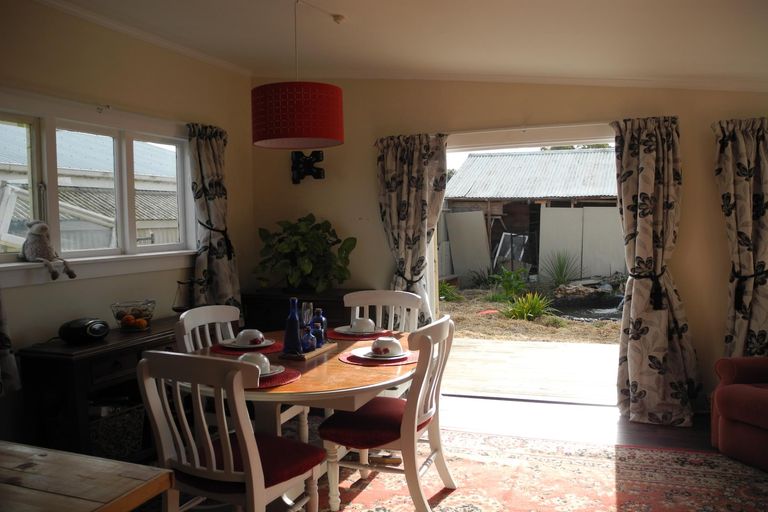 Photo of property in 22 Timaru Road, Waimate, 7924