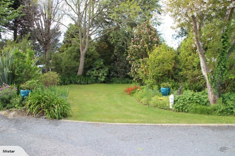 Photo of property in 141 Kawiu Road, Levin, 5510