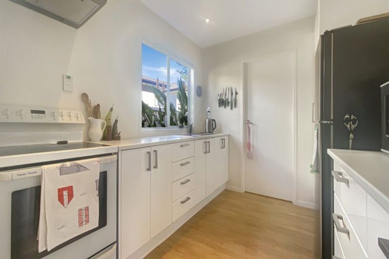 Photo of property in 2/24 Amberley Avenue, Te Atatu South, Auckland, 0610